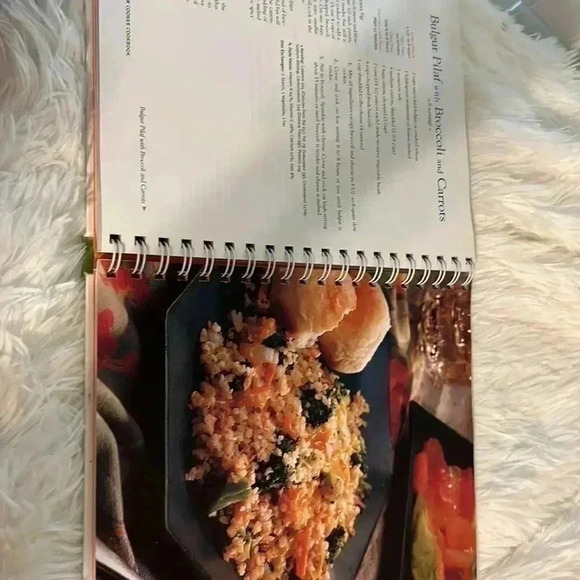 Betty Crocker slow cooker cookbook. Hard back - Picture 5 of 6